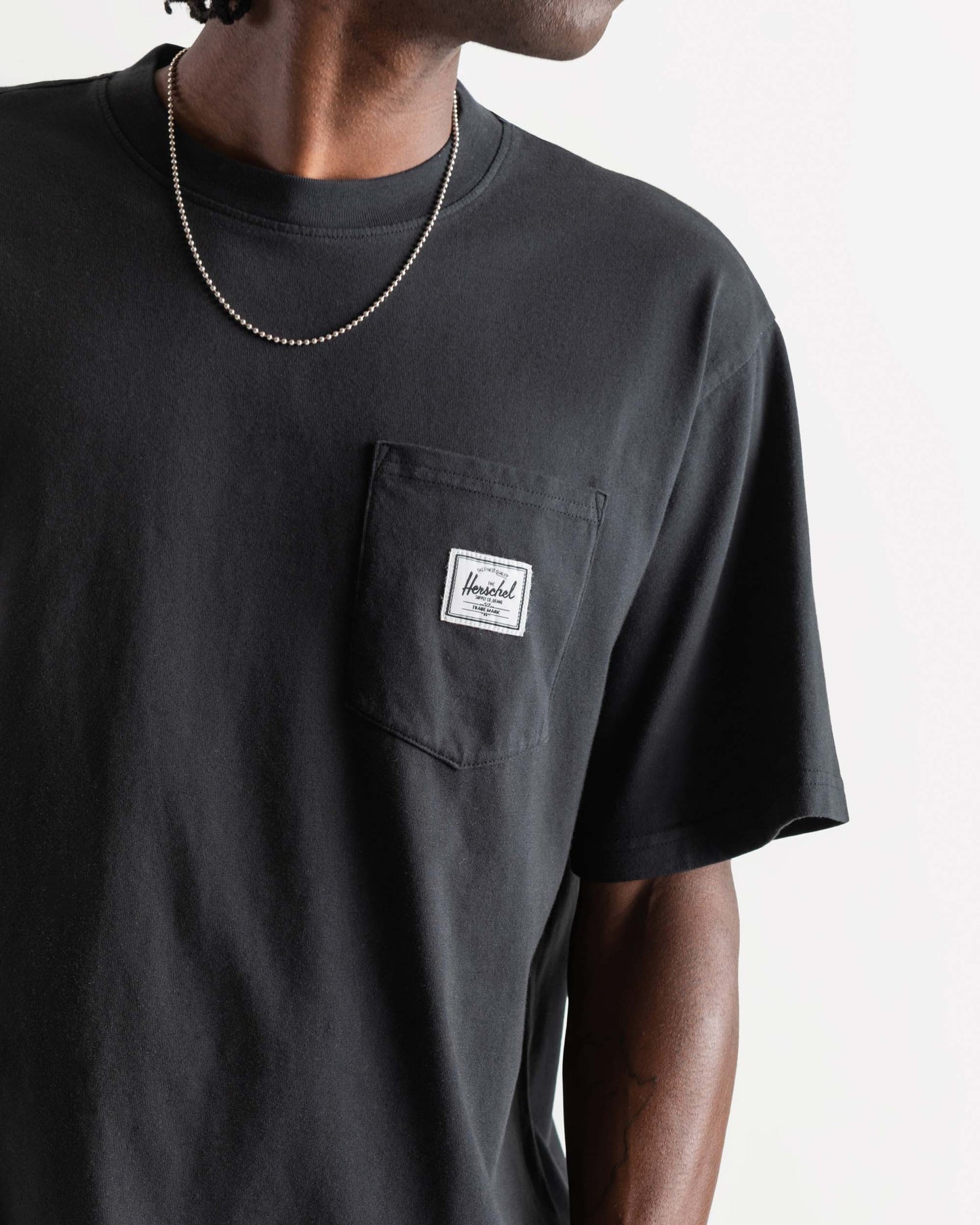 Siyah Herschel Cepli Erkek TShirt