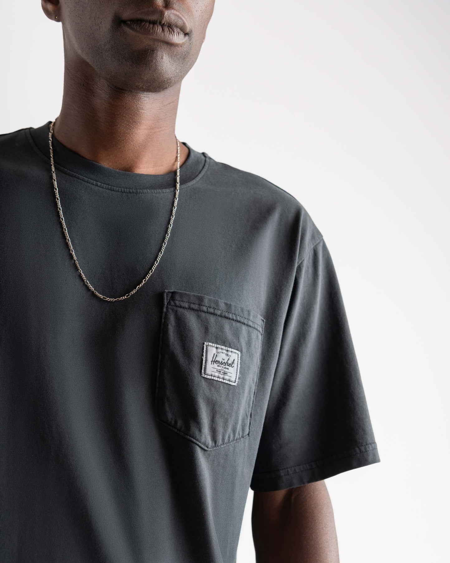 Siyah Herschel Pigment Dye Cepli Erkek Tshirt