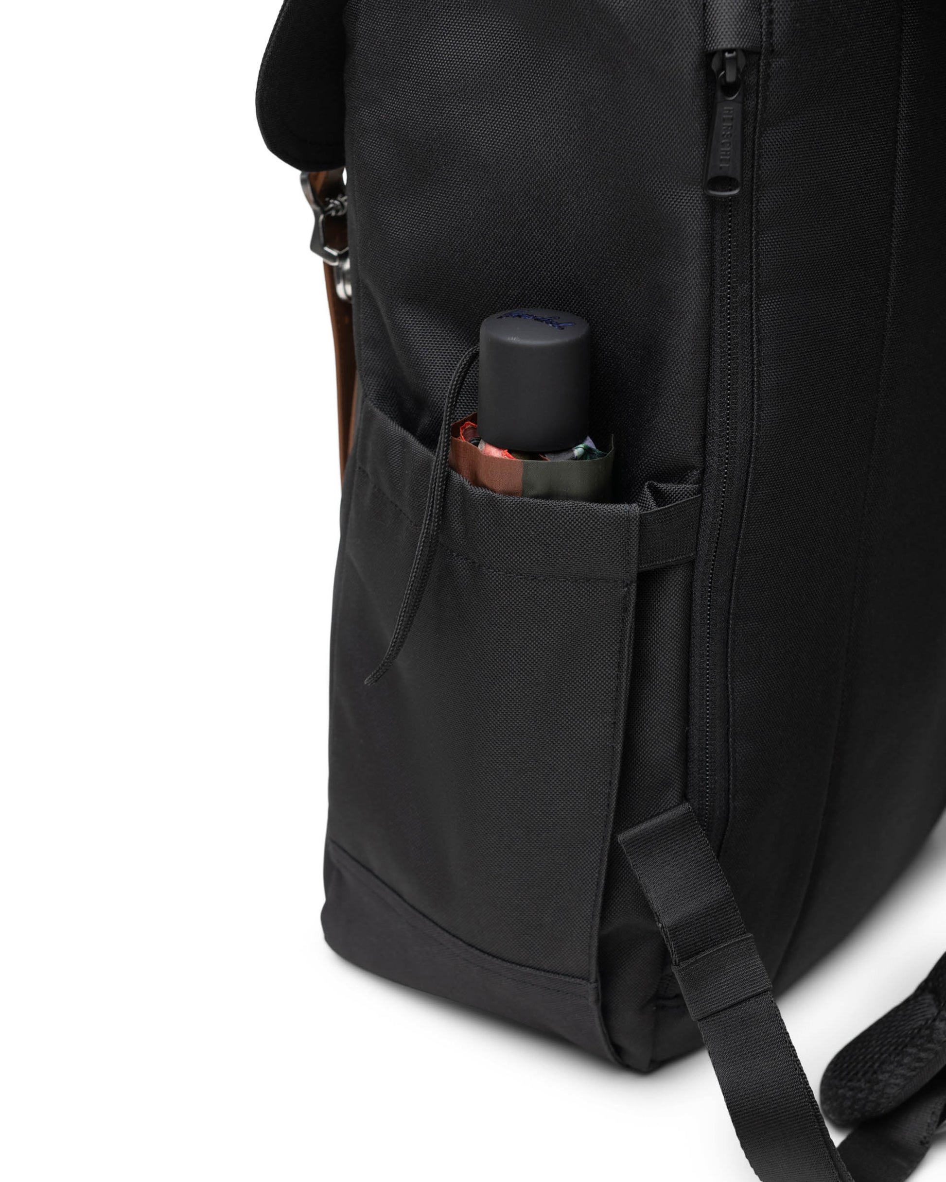 Siyah Herschel Retreat Su İtici Kumaş 16" Laptop Uyumlu Mıknatıslı Kapama Sırt Çantası, 23 L
