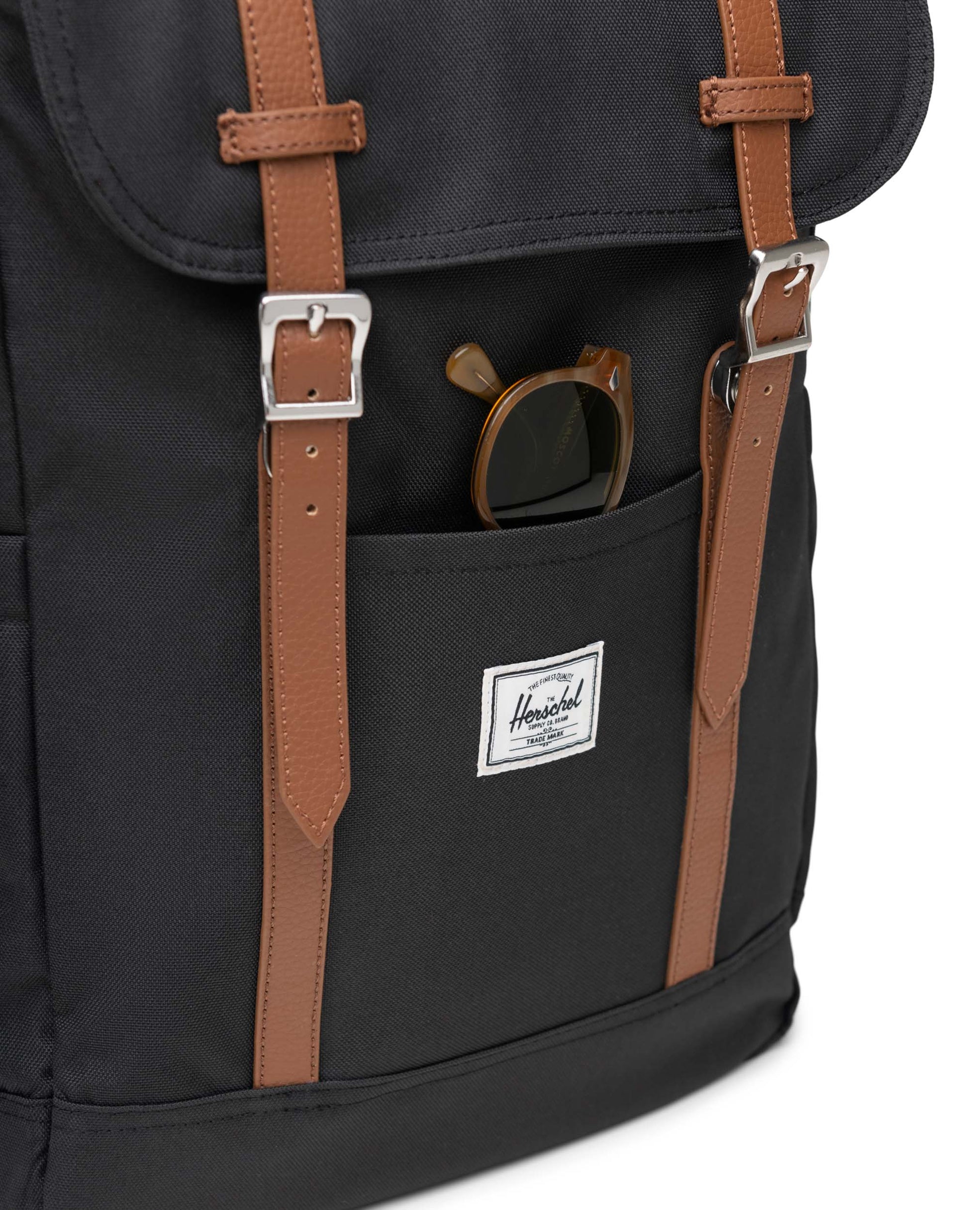 Siyah Herschel Retreat Su İtici Kumaş 16" Laptop Uyumlu Mıknatıslı Kapama Sırt Çantası, 23 L