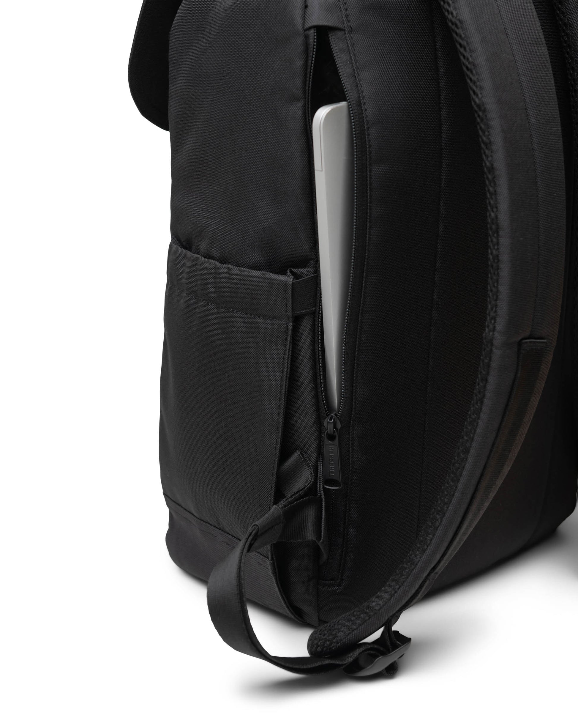 Siyah Herschel Retreat Su İtici Kumaş 16" Laptop Uyumlu Mıknatıslı Kapama Sırt Çantası, 23 L