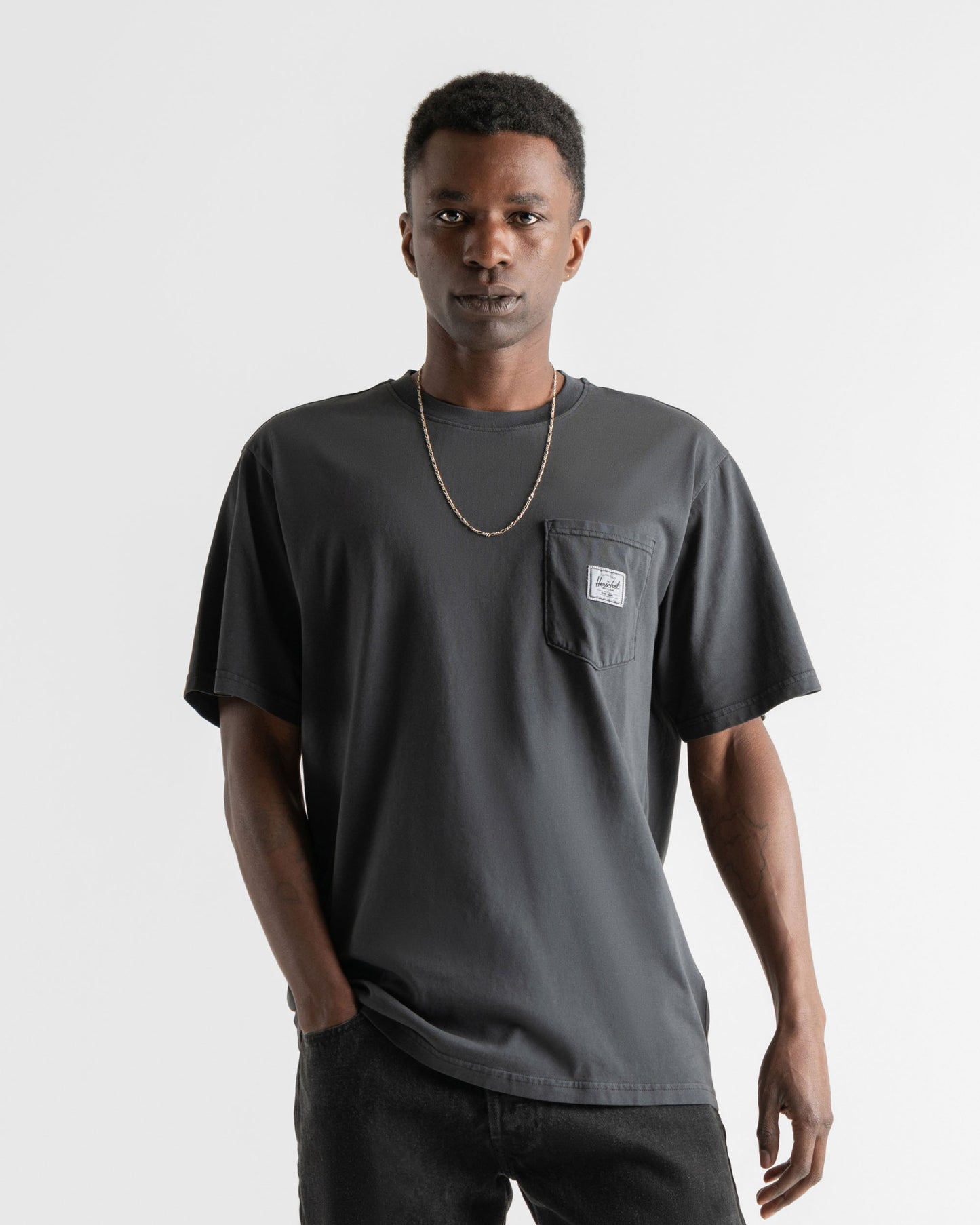 Siyah Herschel Pigment Dye Cepli Erkek Tshirt