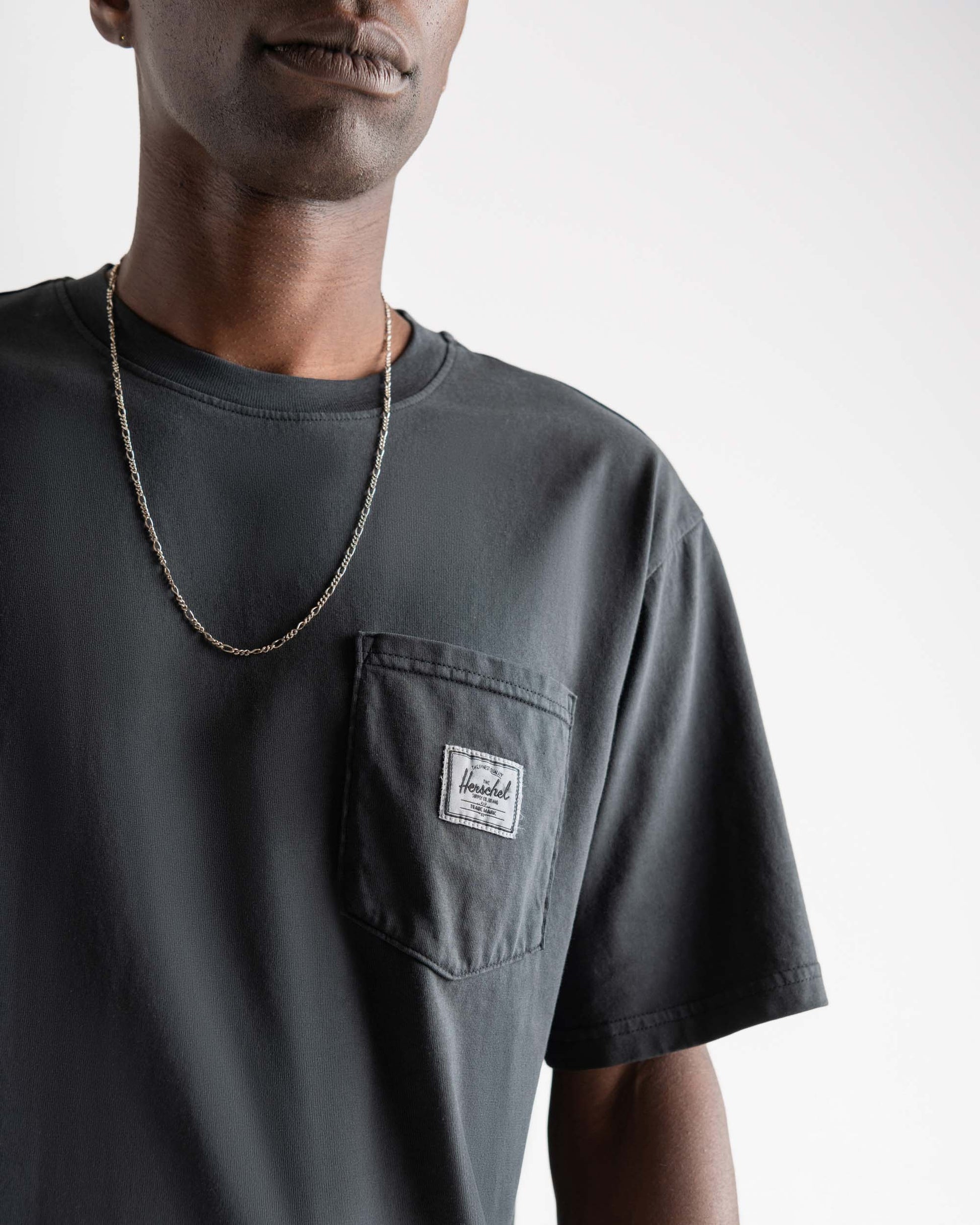 Siyah Herschel Pigment Dye Cepli Erkek Tshirt